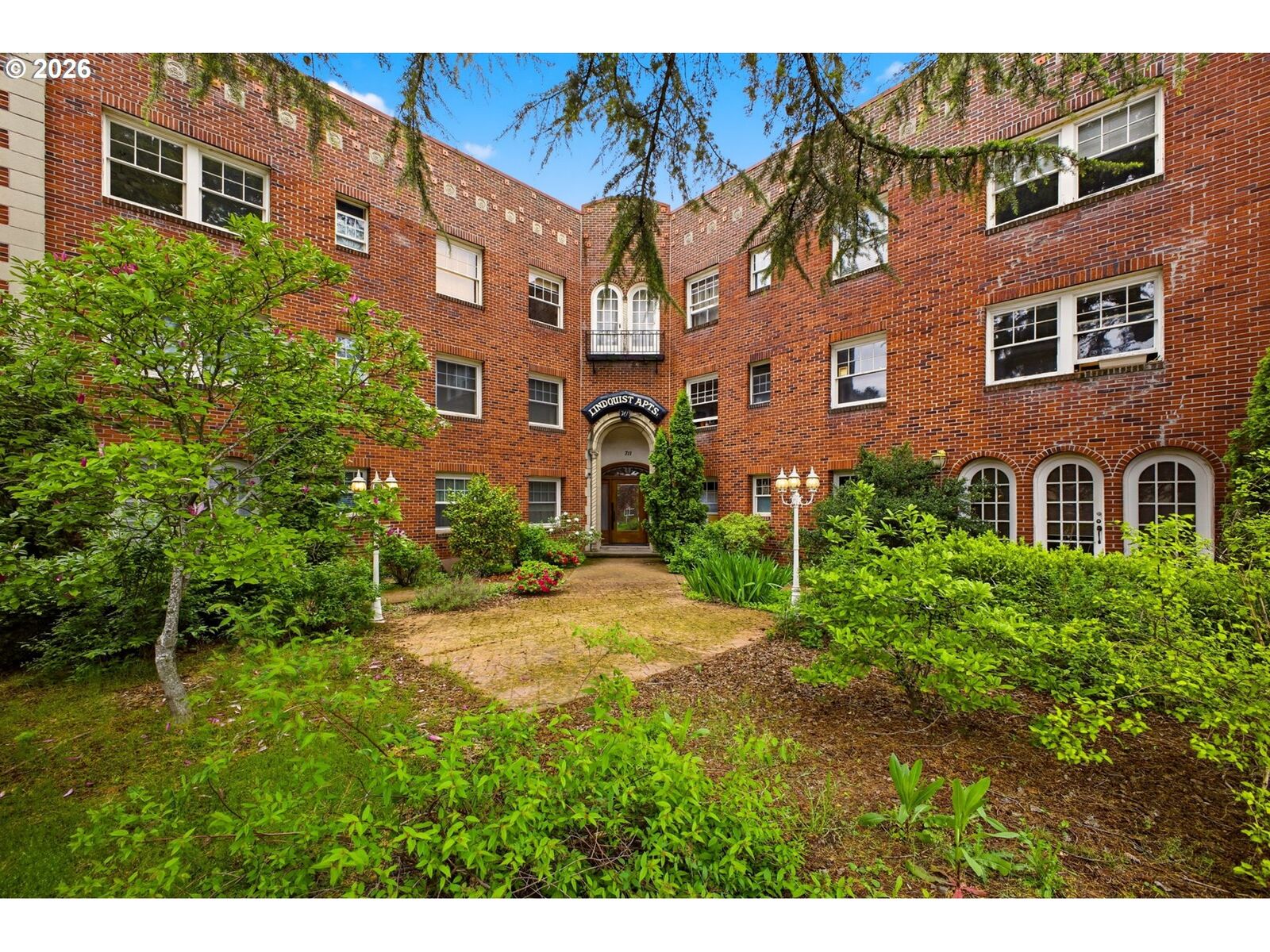 Property Photo:  711 NE Randall Ave 301  OR 97232 