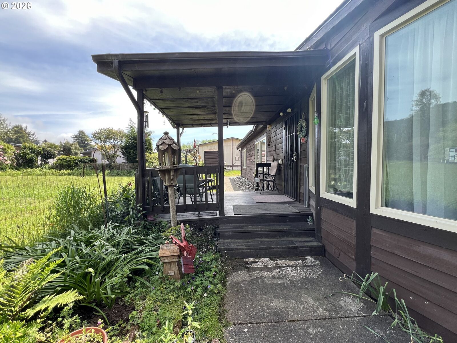 Property Photo: 16063 Driftwood Ln 10 OR 97415
