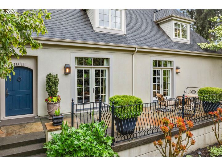 Property Photo:  1011 Troon Rd  OR 97034 