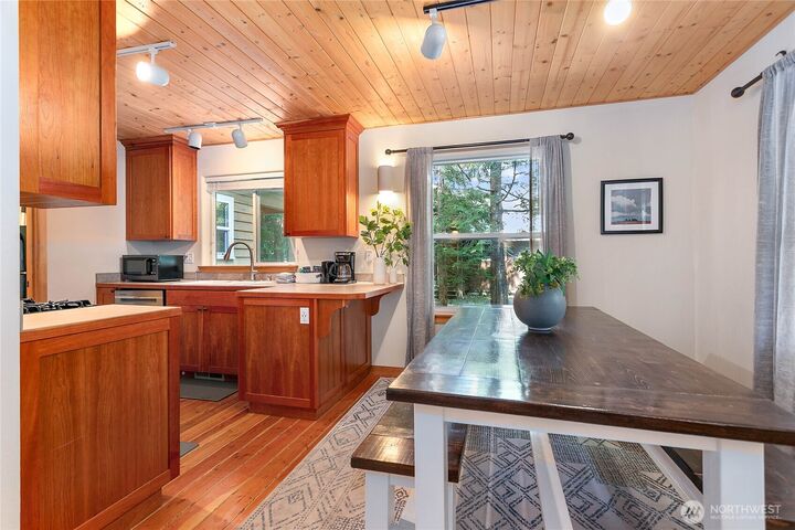 Property Photo:  21012  Pinnacle Road  WA 98244 