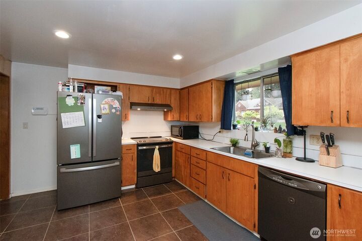 Property Photo:  2717 S Laurel Street  WA 98362 