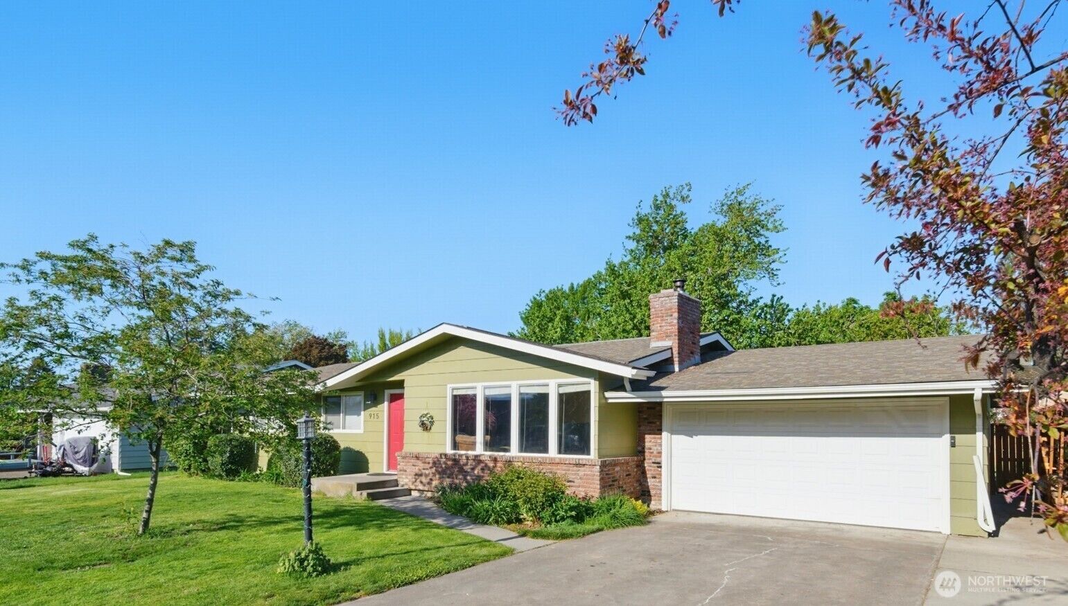 Property Photo: 915 Shasta Drive WA 99362