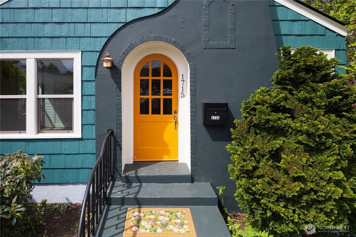 Property Photo:  1715  H Street  WA 98225 