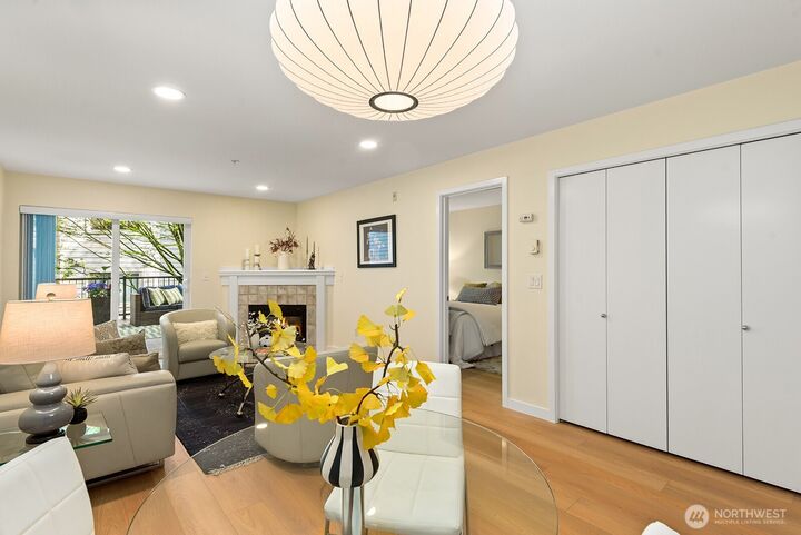 Property Photo:  12345  Roosevelt Way NE 209  WA 98125 