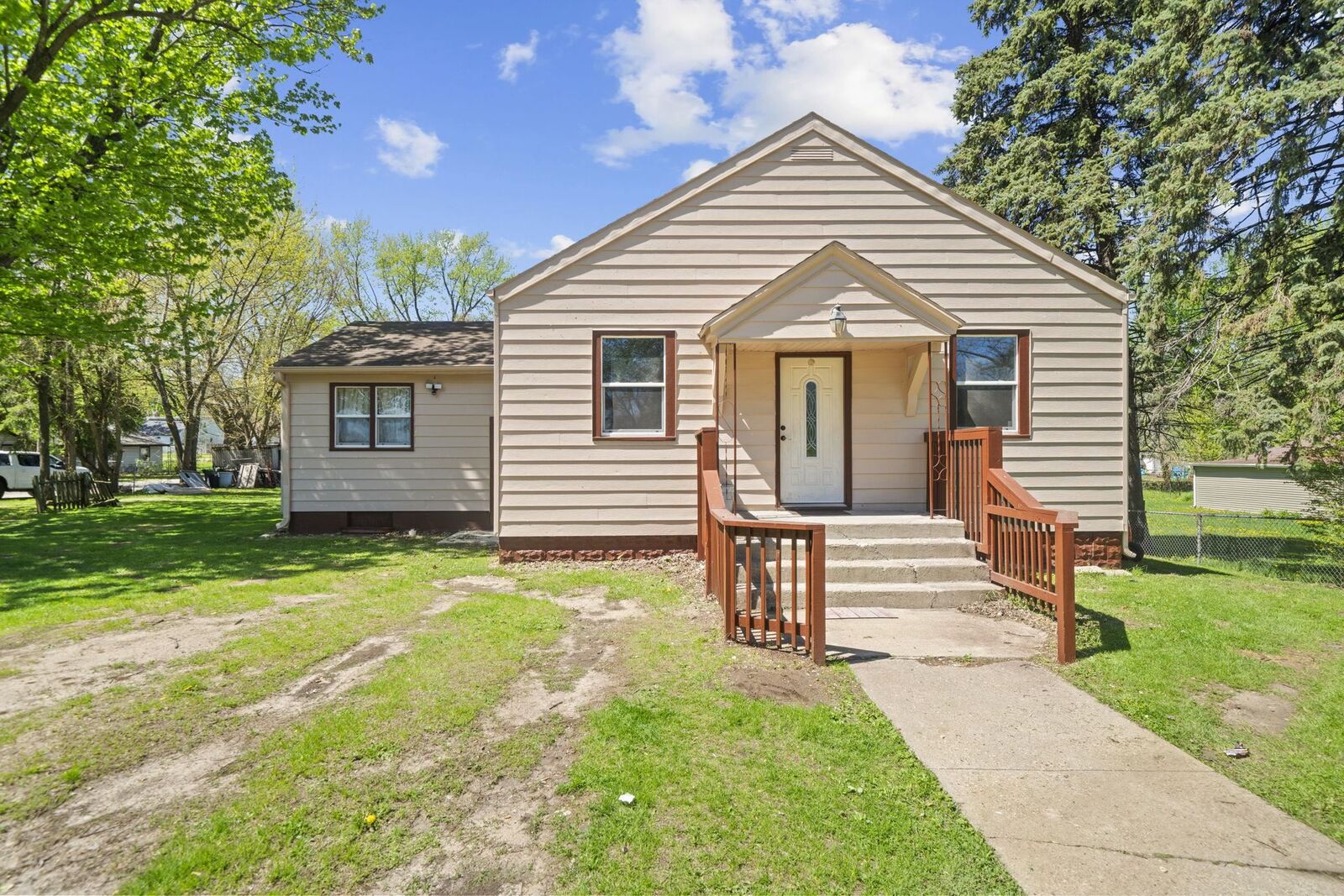 Property Photo:  345 S Memorial Avenue  IL 61102 