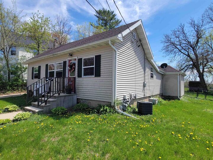 Property Photo:  1306 Sharon Street  WI 53545 