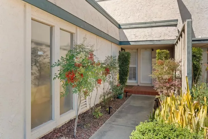 Property Photo:  6960 Caminito Curva  CA 92119 