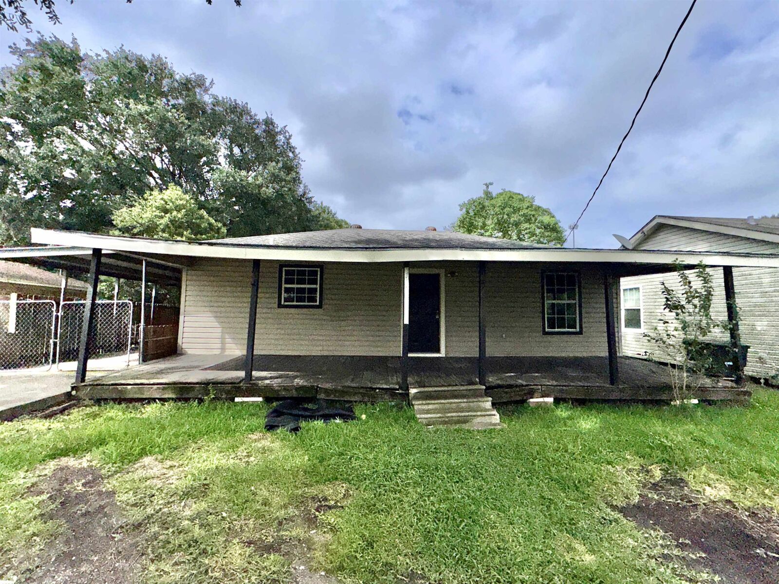 Property Photo:  1219 S 13th  TX 77627 