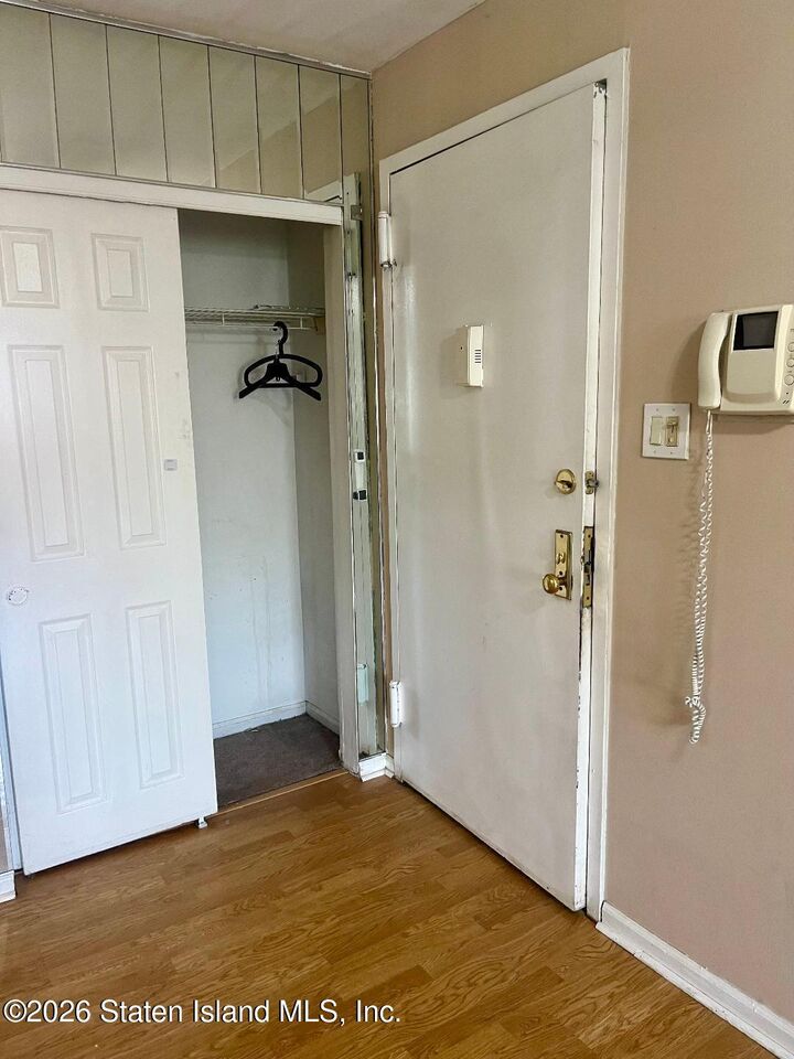 Property Photo:  1292 Rockland Avenue 2A  NY 10314 