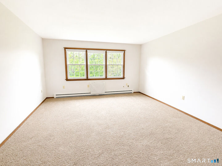 Property Photo:  200 Laura Lane B9  CT 06067 