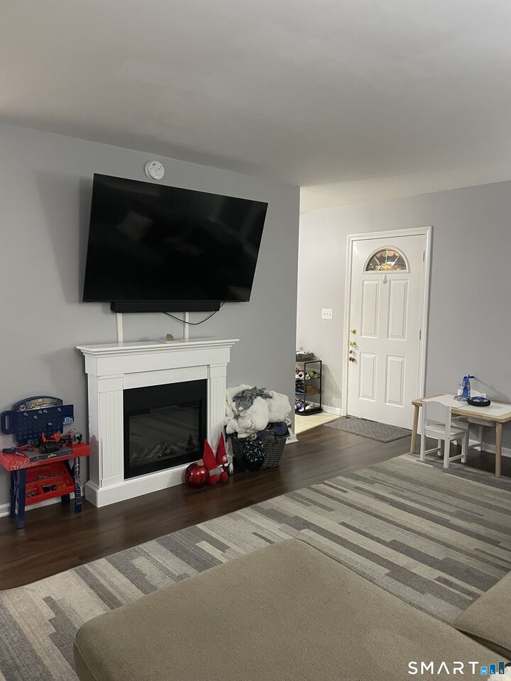 Property Photo:  900 Merritt Street  CT 06606 