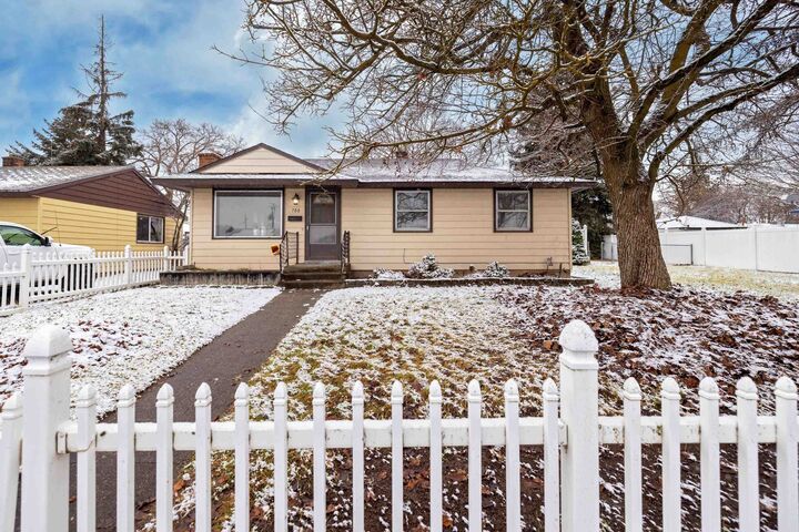 Property Photo:  708 E Decatur Ave  WA 99208 