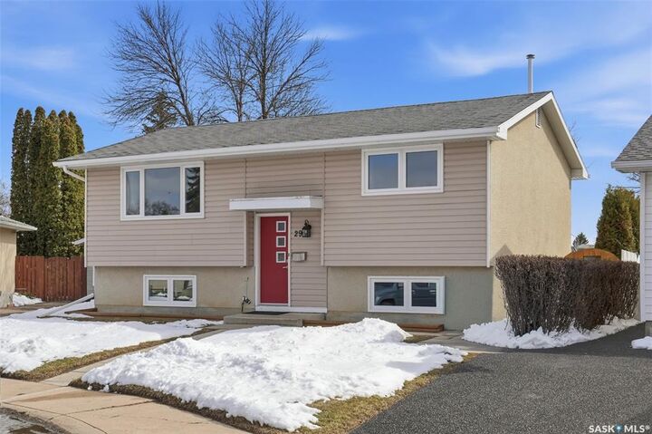 Property Photo:  29 Tupper Crescent  SK S7L 4N9 