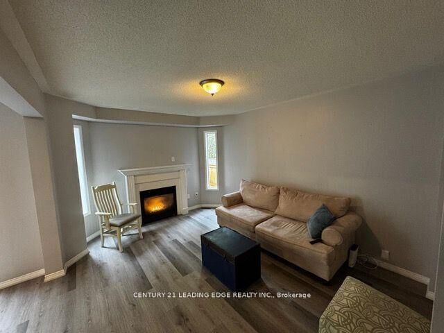 Photo de la propriété:  497 Nottingham Crescent  ON L1K 2V6 