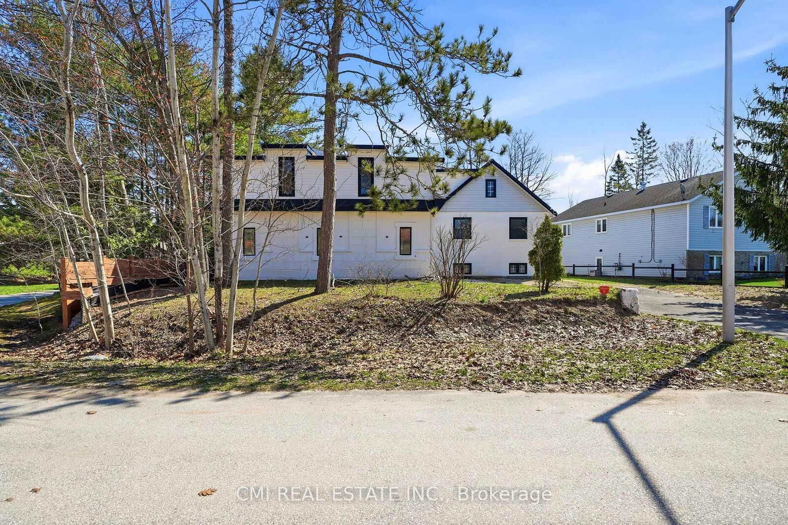 Property Photo: 42 Fatima Court ON L9Z 1K9