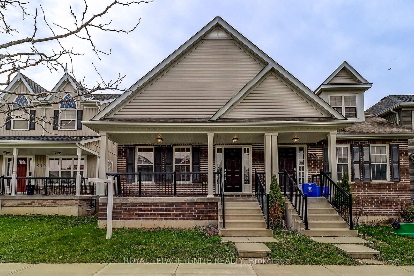 Property Photo: 931 Broadway Boulevard ON K9H 0J2