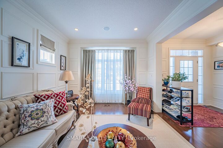 Property Photo: 33 Earnshaw Drive ON L6C 0E4