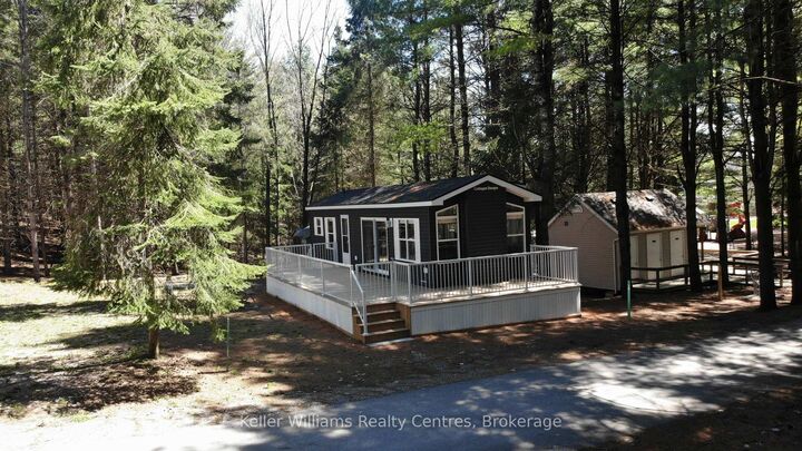 Property Photo: 13 Southline Avenue W16 ON N2Z 2X5