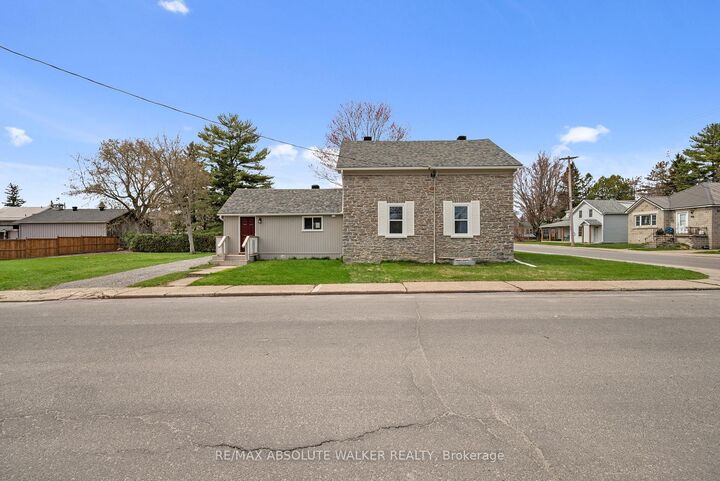 Property Photo: 297 Park Street E ON K0E 1T0