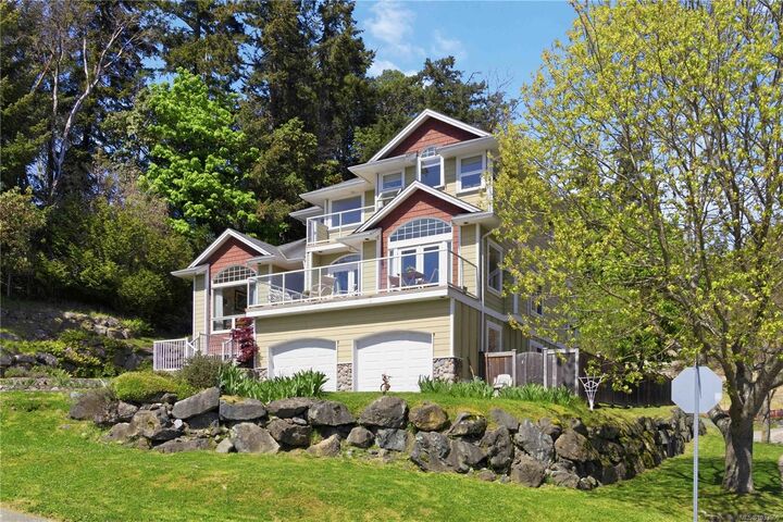 Property Photo: 3533 Sunheights Dr BC V9C 4J8