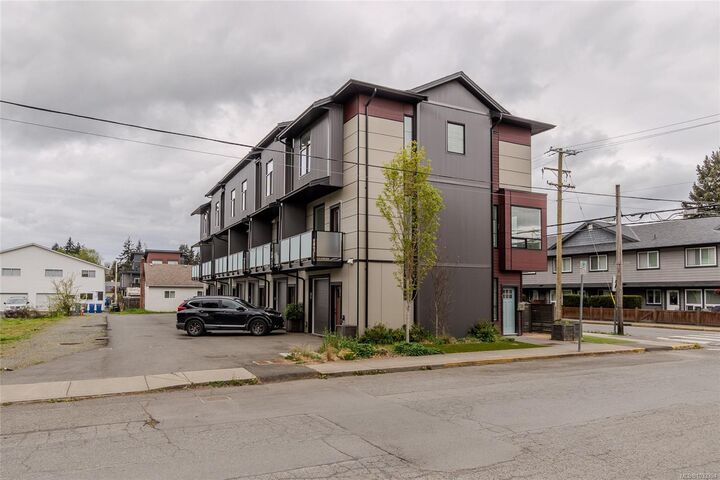 Property Photo: 545 Jubilee St #1 BC V9L 1X3