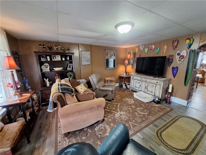 Property Photo:  107 Glen Ave  PA 16117 