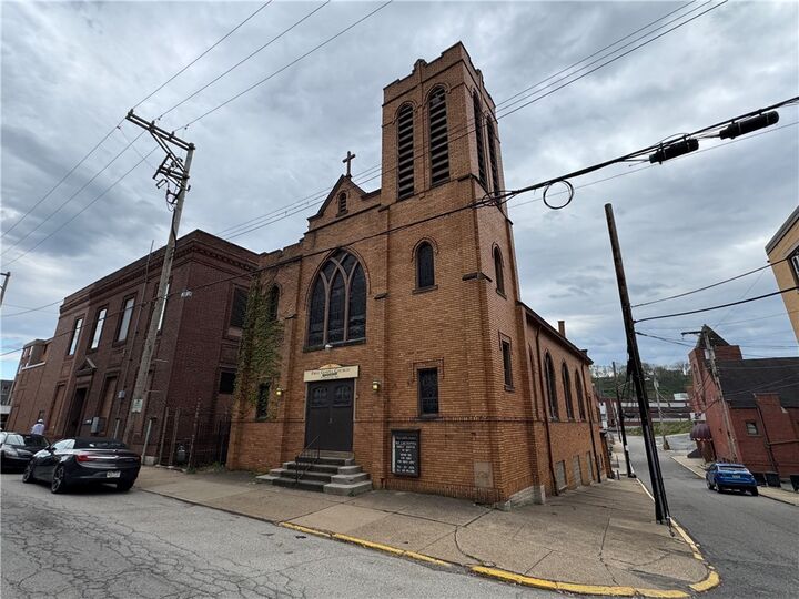 Property Photo:  747 Chartiers Ave  PA 15136 