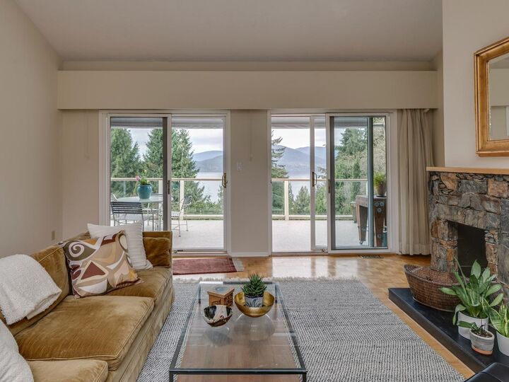 Property Photo: 110 Oceanview Place BC V0N 2E0