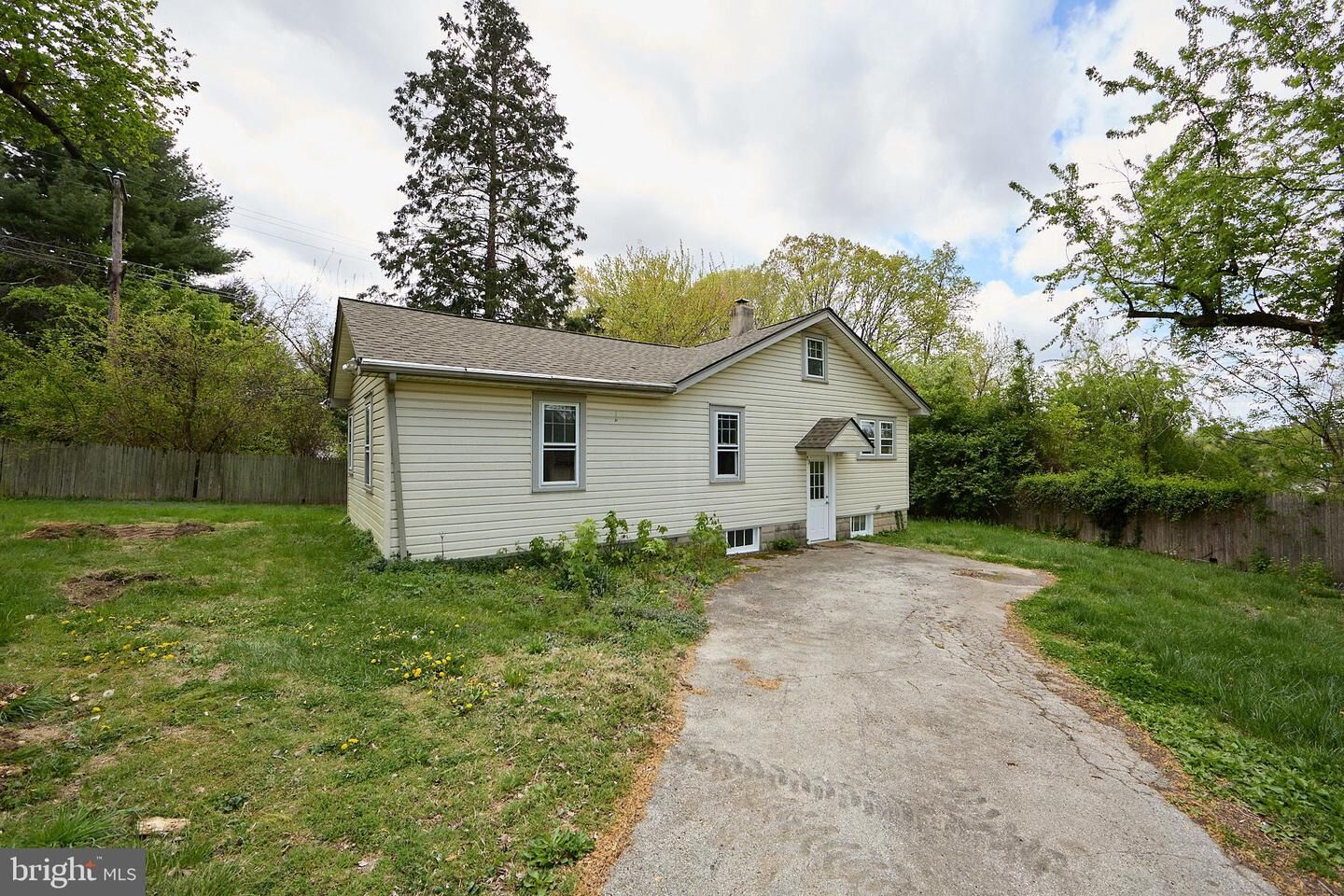Property Photo:  53 W Knowlton Road  PA 19063 