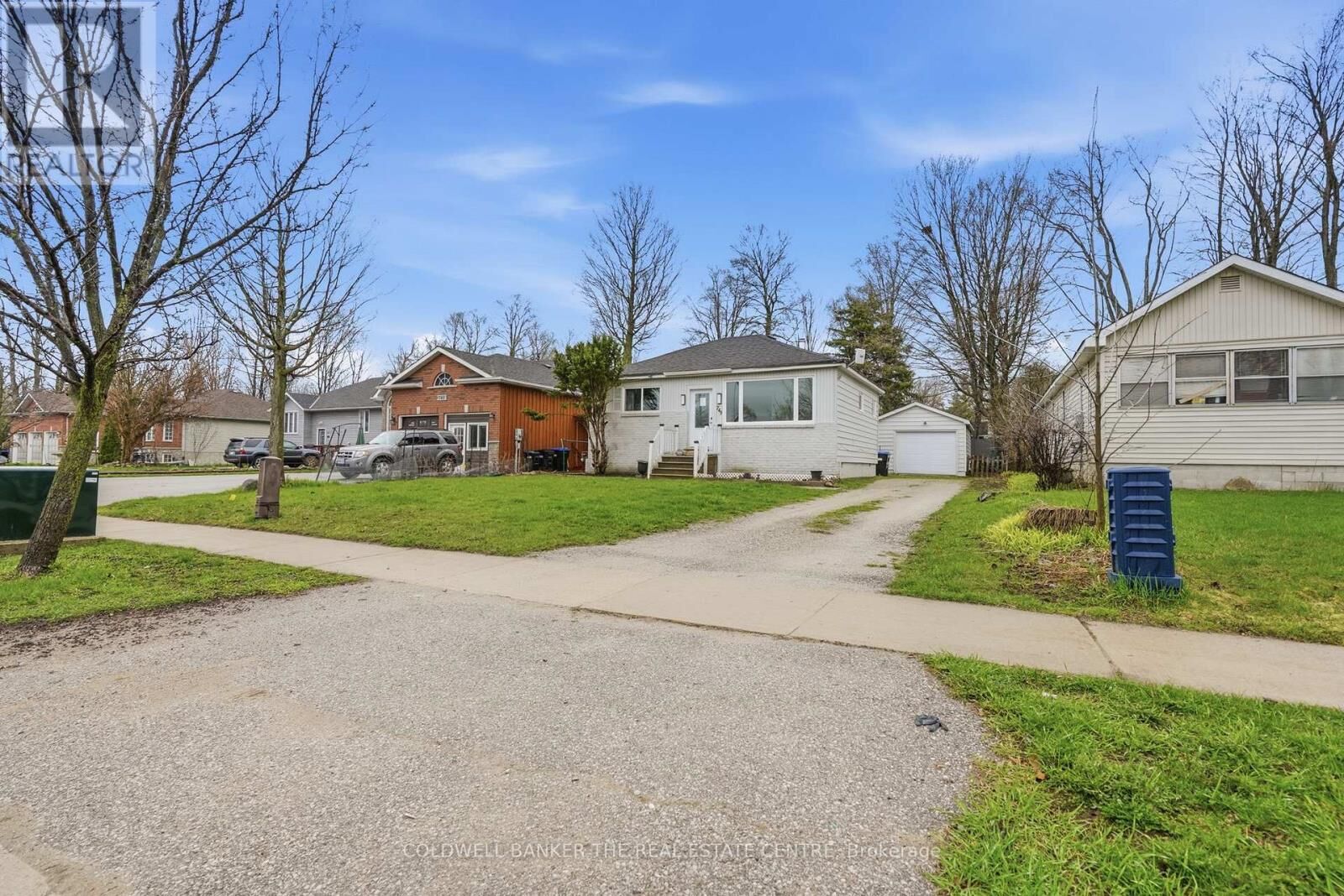 Property Photo: 749 Innisfil Beach Road ON L9S 4E4