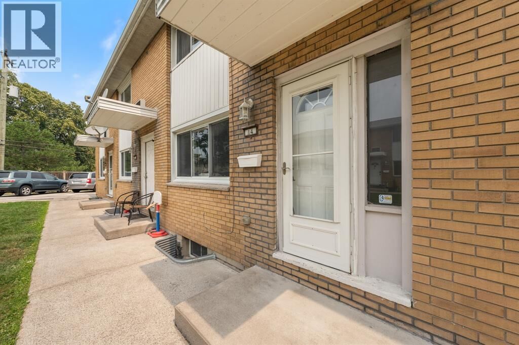 Property Photo: 812 Wellington Street 14 ON N7T 1J5