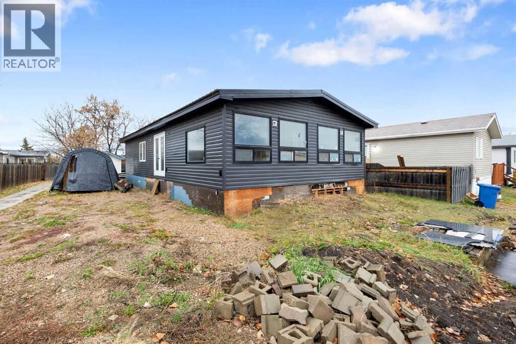 Property Photo:  232 Greenwich Lane  AB T9H 3Z3 