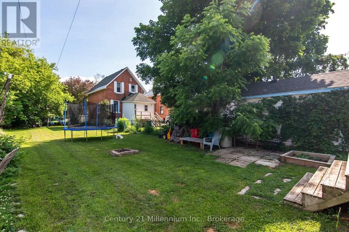 Photo de la propriété:  471 13th A Street West  ON N4K 3X3 