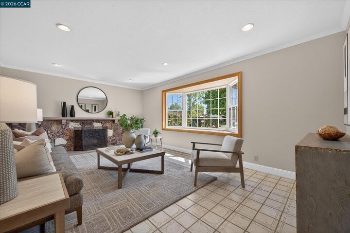 Property Photo:  131 Corte Del Prado  CA 94598 