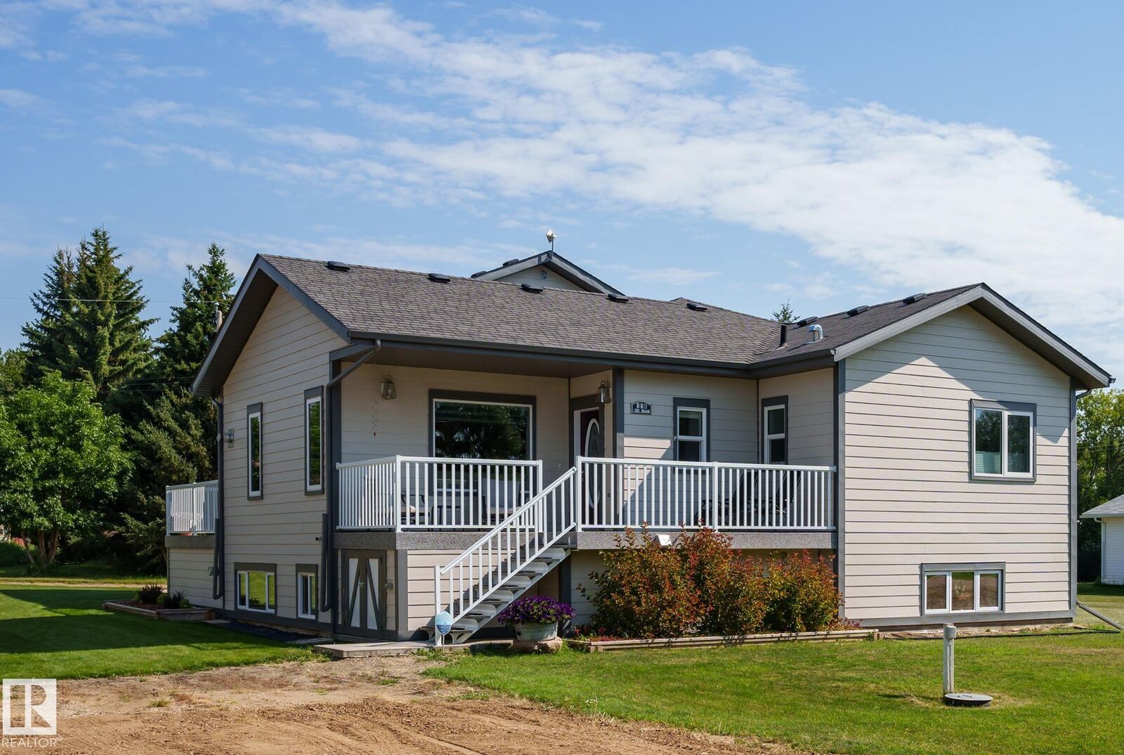 Property Photo: 116 Main Street AB T0B 2M0