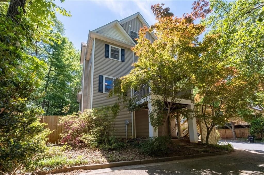 Property Photo:  200 Glenlake Commons Drive  GA 30030 