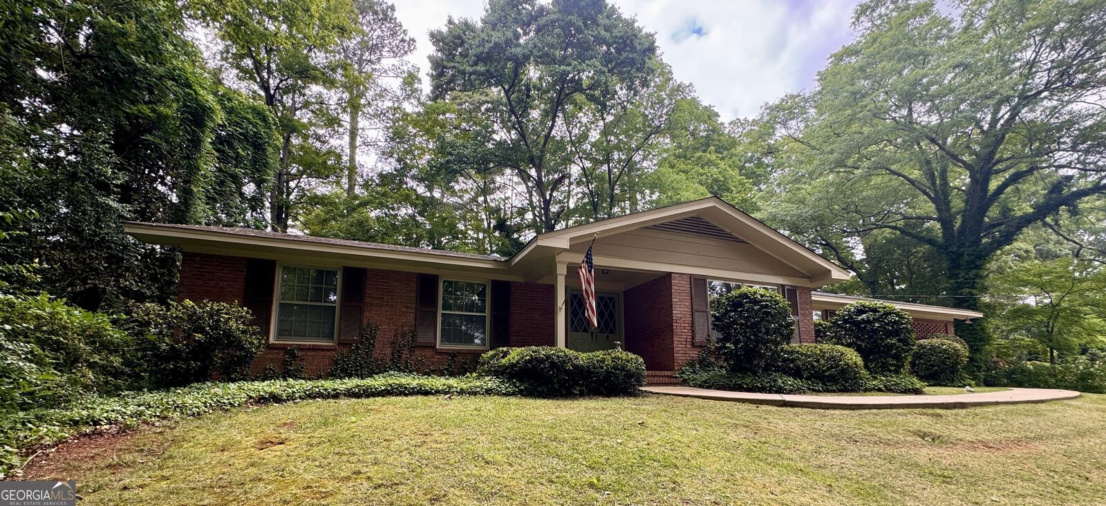 Property Photo:  601 Cherokee Road  GA 30240 