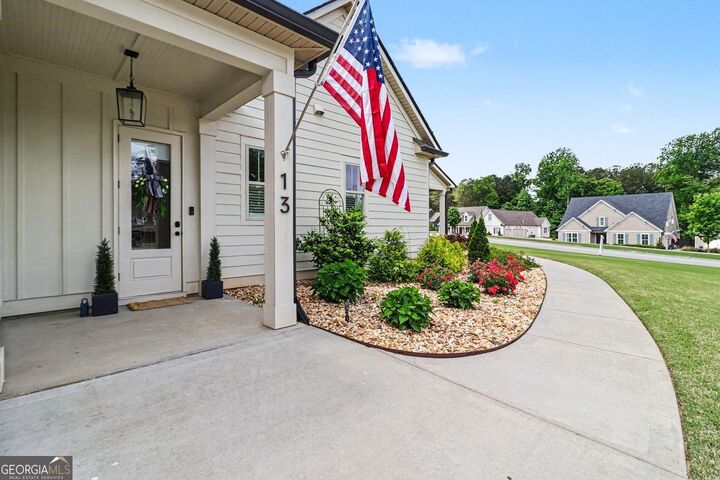 Property Photo:  13 Anchor Court  GA 30263 