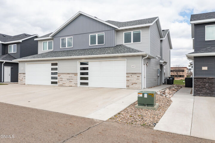 Property Photo:  2425 Water Park Loop SE  ND 58554 