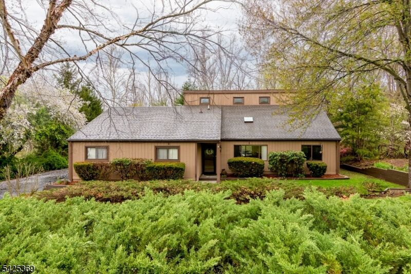 Property Photo:  11 Fox Run Road  NJ 08826 