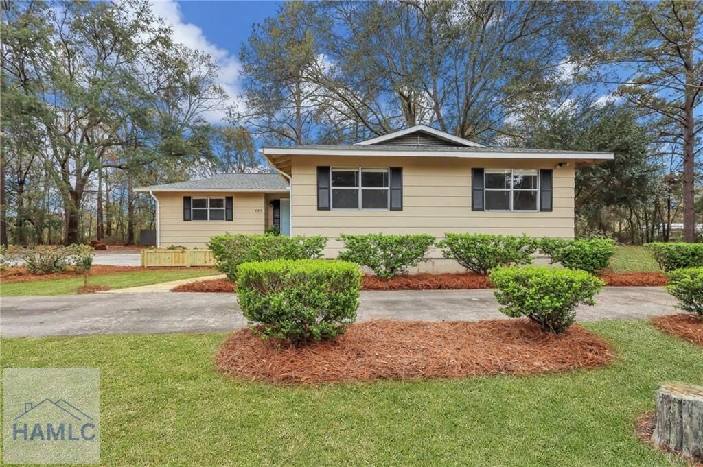 Property Photo:  105 N Bay Street  GA 31545 