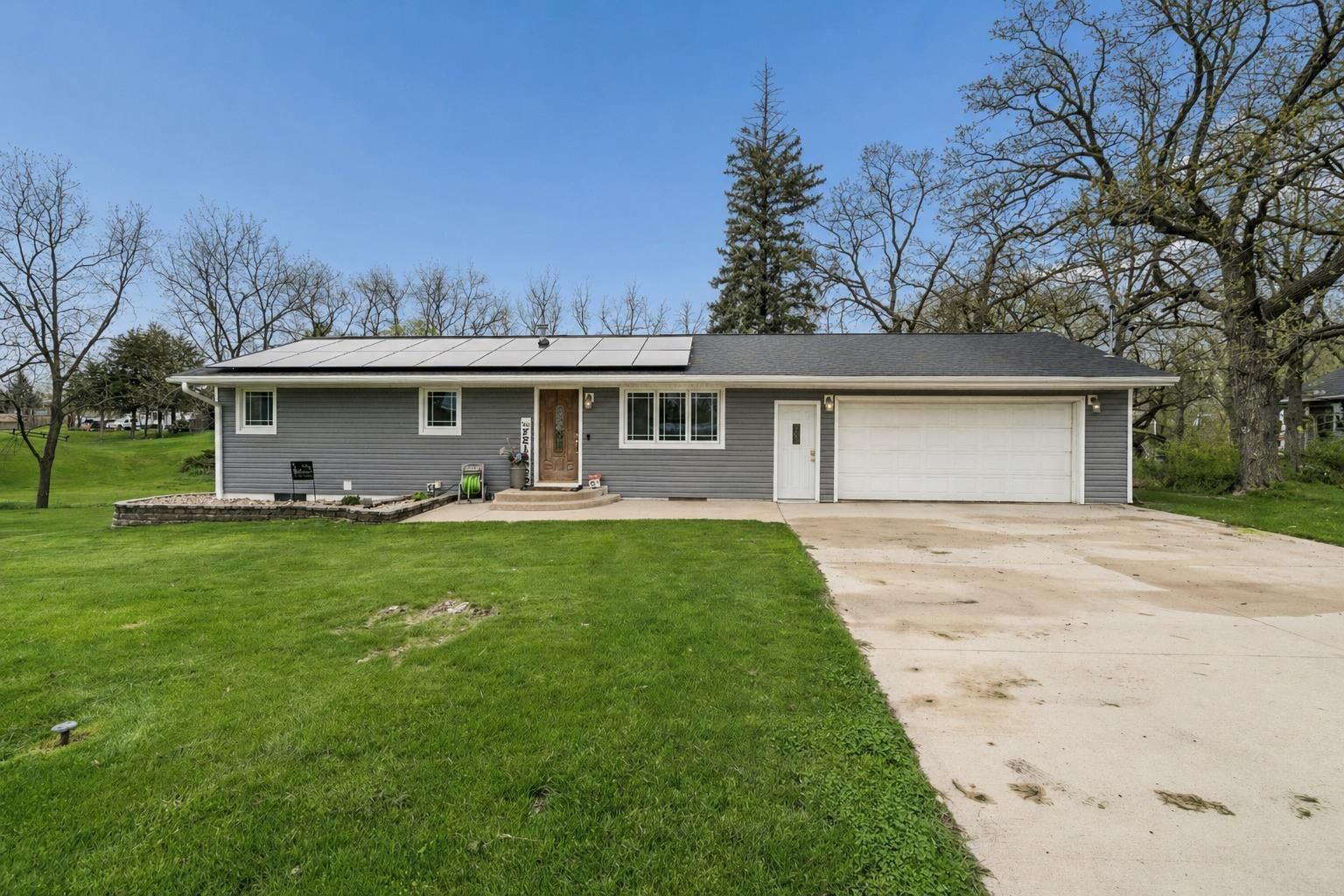 Property Photo:  121 10th St SW  IA 50662 