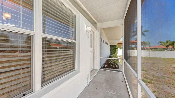 Property Photo:  3008 Bowdoin Place  FL 34207 