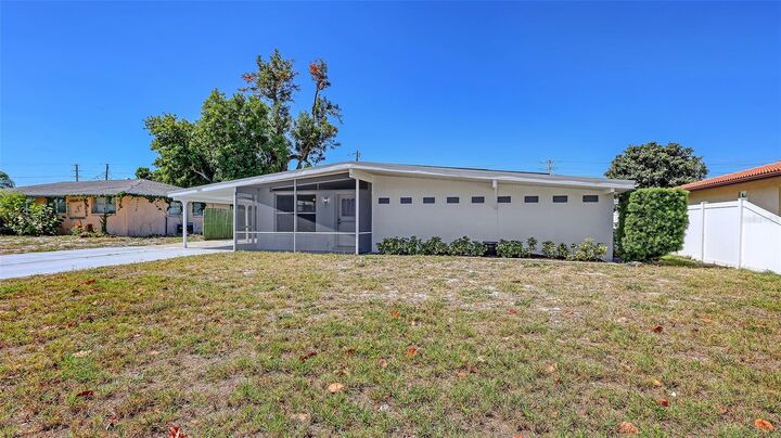 Property Photo: 3008 Bowdoin Place FL 34207