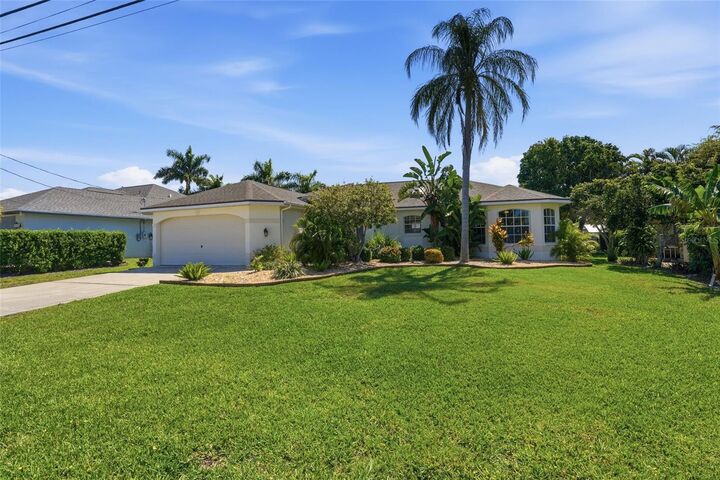 Property Photo:  4925 Sorrento Court  FL 33904 