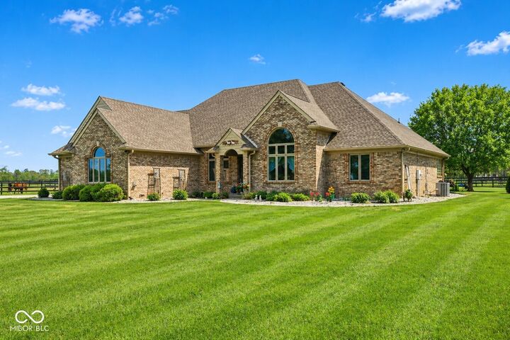 Property Photo:  5915 E 350 N  IN 46131 