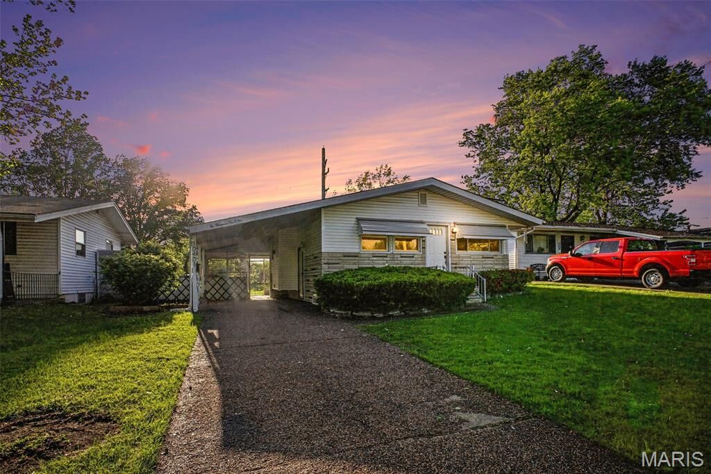 Property Photo:  10401 Lilac Avenue  MO 63137 
