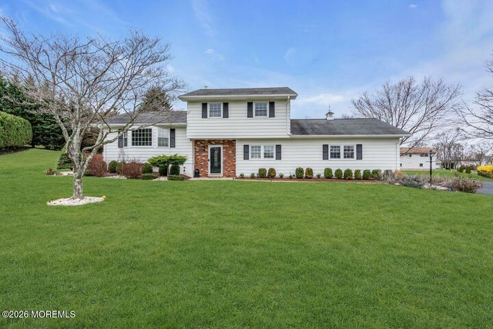 Property Photo:  5 Travis Court  NJ 08831 