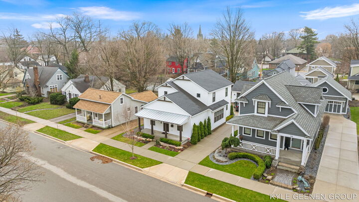 Property Photo:  140 W 10th Street  MI 49423 