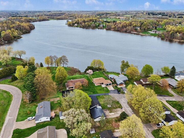 Property Photo:  117 N Apple Street  MI 49420 